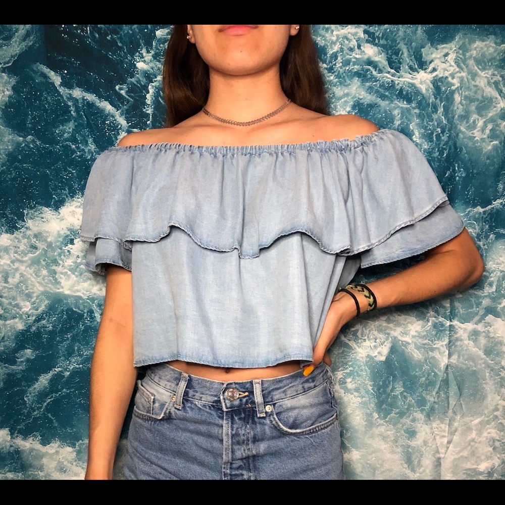 •Zara women’s top⁣ 💧